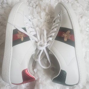 Women's Ace sneaker with bee